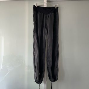 Vintage athleisure Lululemon cinched hem pants size 8